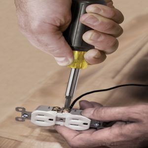 32476 Klein Tools Multi-Bit Screwdriver / Nut Driver, 5-in-1, Phillips, Slotted Bits