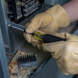 32510 Klein Tools Magnetic Screwdriver with 32 Tamperproof Bits