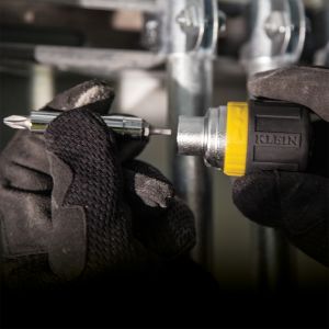 32594 Klein Tools Multi-Bit Ratcheting Screwdriver, 6-in-1, Stubby, Ph, Sl, Sq, Nut Bits
