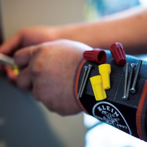 55895 Klein Tools Tradesman Pro&trade; Magnetic Wristband