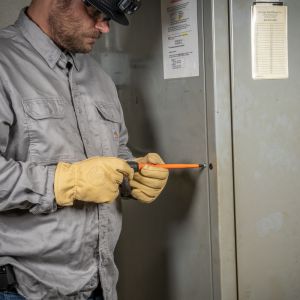 6876INS Klein Tools Insulated Screwdriver, #3 Phillips, 6-Inch Round Shank