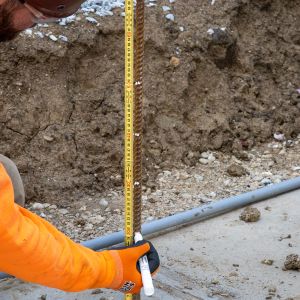 91162M Klein Tools Fiberglass Folding Ruler, Outside Reading, Metric