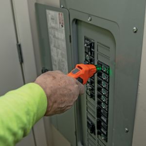ET310 Klein Tools Digital Circuit Breaker Finder with GFCI Outlet Tester