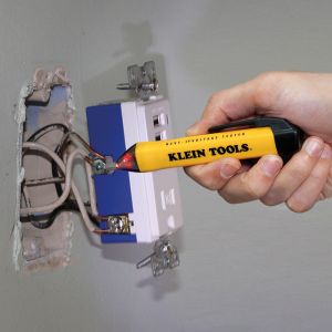 NCVT1PKIT Klein Tools Non-Contact Voltage and GFCI Receptacle Test Kit